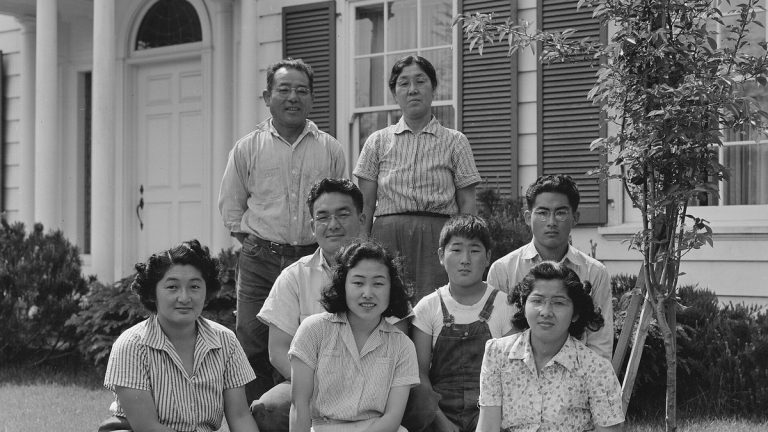 Cách xưng hô trong dòng họ: bảng tra nhanh cho người trẻ